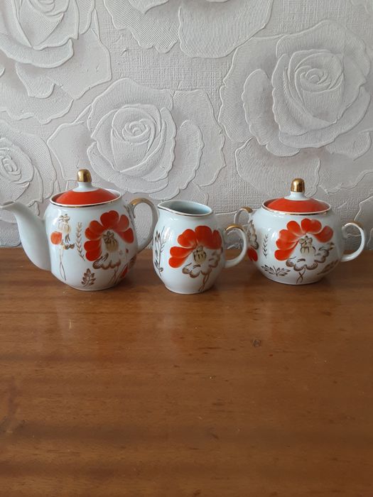 Заварник и сахарница