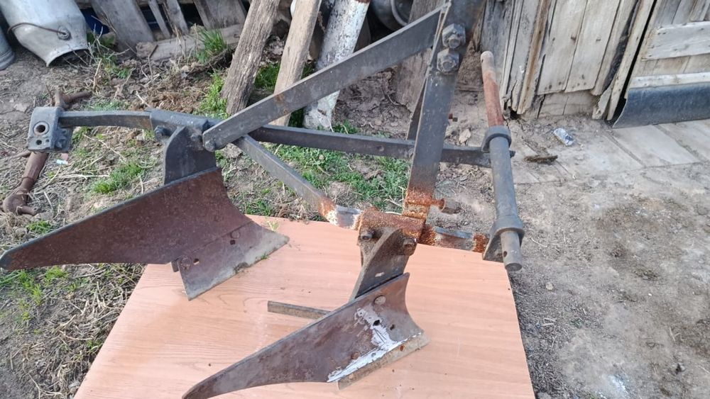 Продам плуг двухкорпусной