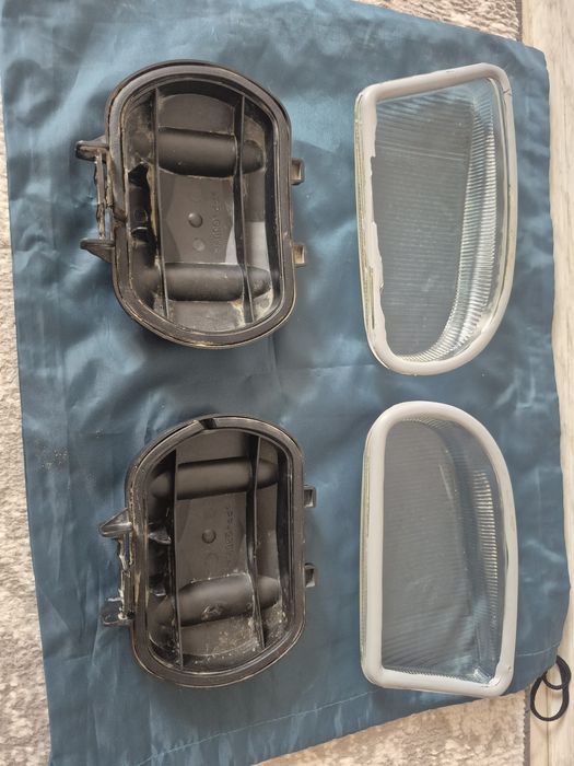 Стекло туманки Мерседес W210