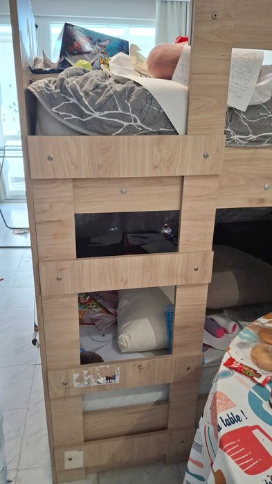 Двуетажно легло с матраци