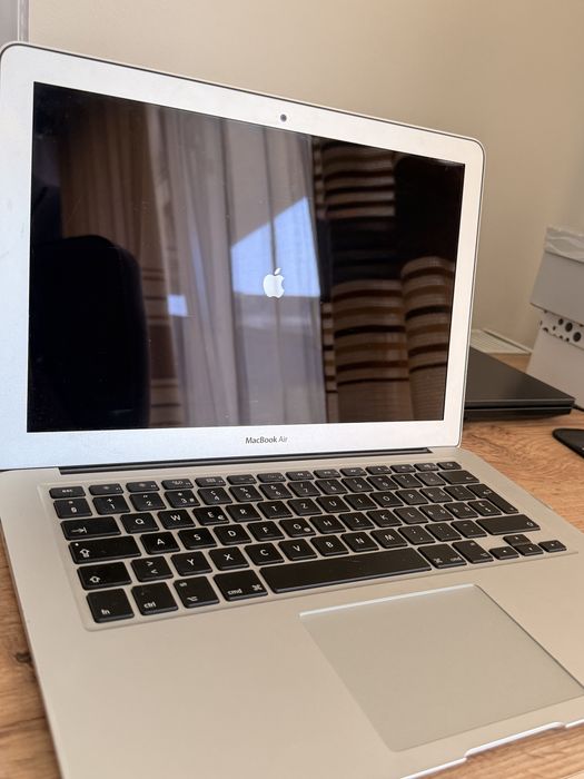 MacBook  Air (13-inch, Early 2015) 8RAM, 250GB