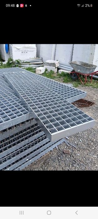 Trepte metalice zincate antiderapante rezistente la intemperii și coroziune debitam la dimensiunea dorită de client oferim transport în toată tara