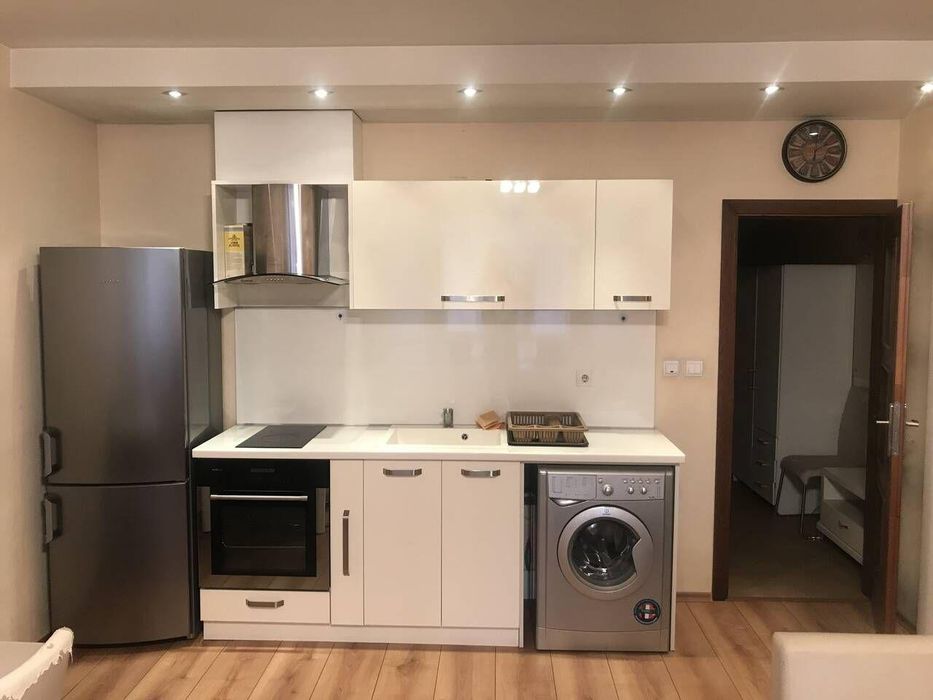 Дава се под наем Едностаен апартамент в Пловдив, Кършияка - 45 кв.м за 332 € - Снимка #1