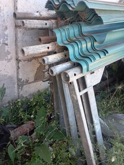 Продам пластмассовую кровлю и леса,