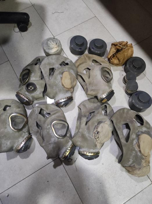 Противогаз , современный и старого образца новые