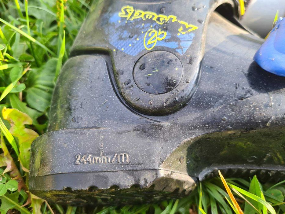 Детски ски обувки и щеки