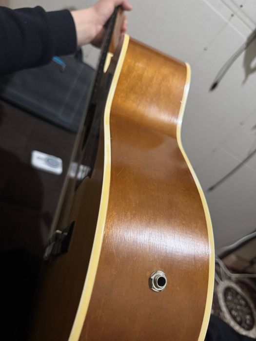 Gitara Tagima sotiladi yangi holatta pul zaruligi uchun sotyapman