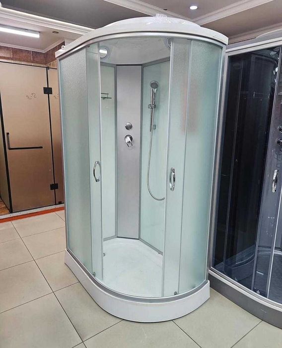 Душевые кабины и ограждения со склада!