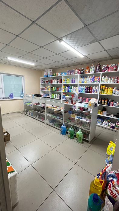 Готовые переносные витрины полки