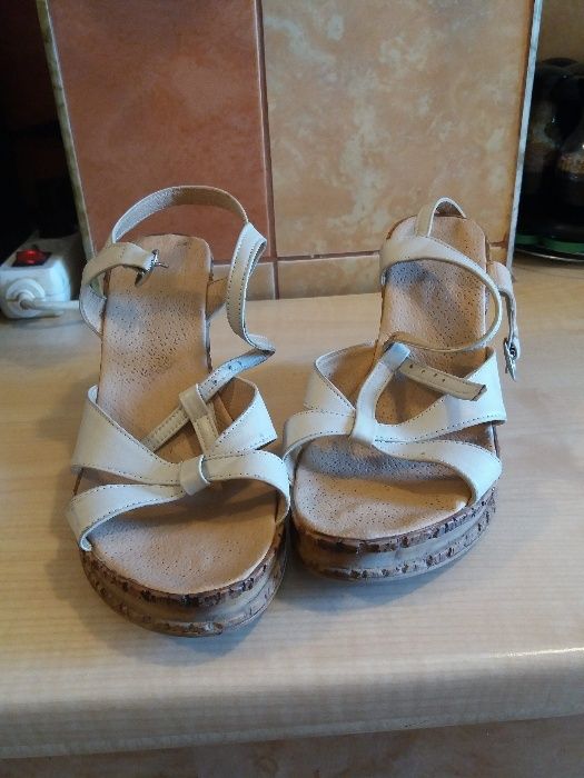 Sandale potrivite pentru orice fel de tinuta