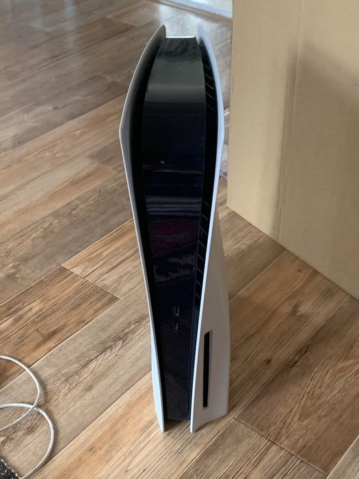 Playstation 5 с геймпадами 825 GB