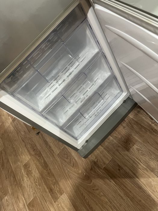 Продам холодильник LG
