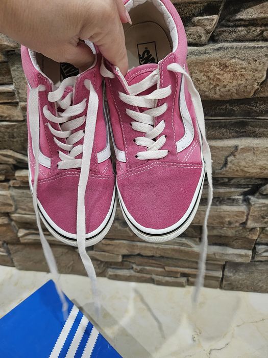 Маратонки Adidas,Scechars ,Vans,Liu Jo