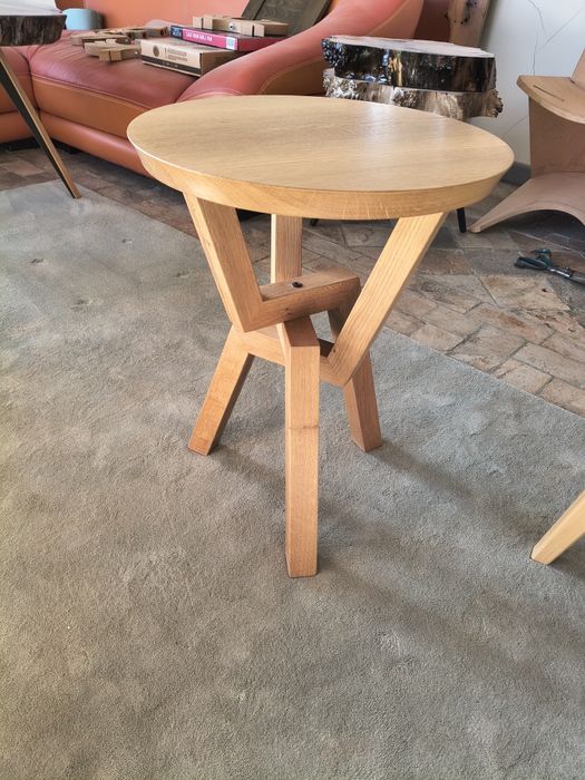 Скрин , тип TV , изцяло масив , дъб.