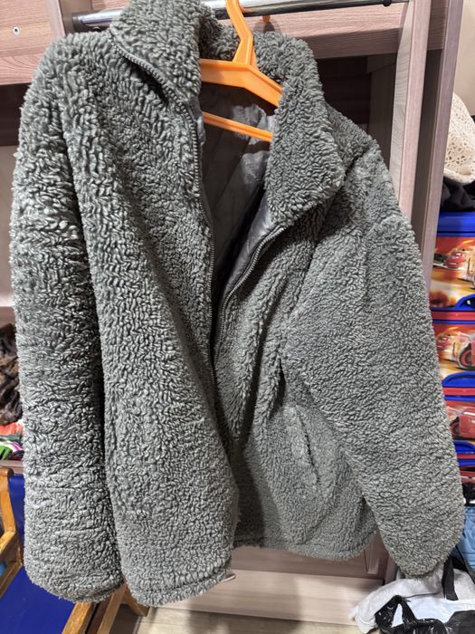 Продам женские куртки