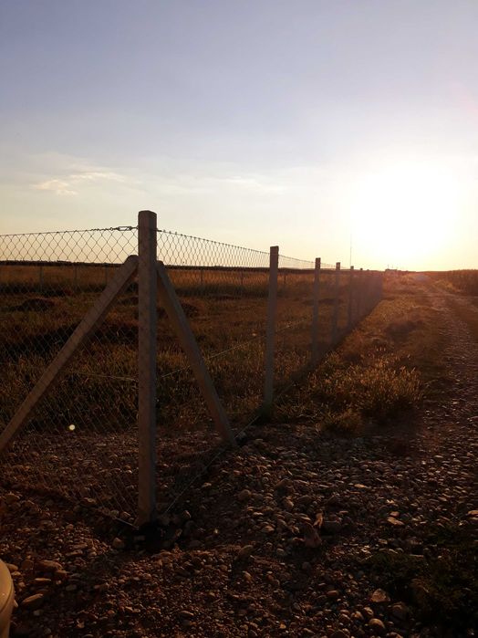 Stalpi de beton,plasa de gard de vanzare si imprejmuiri teren