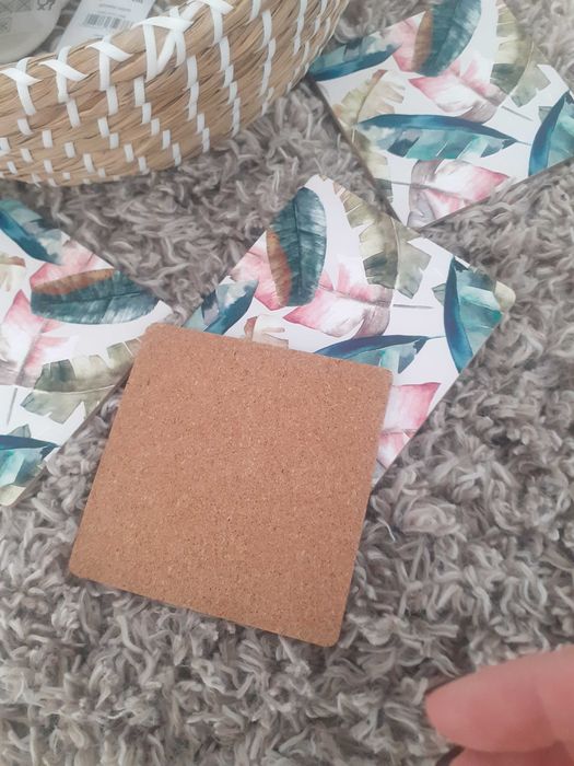 Компкект чаши,поставки и панер за 8лв