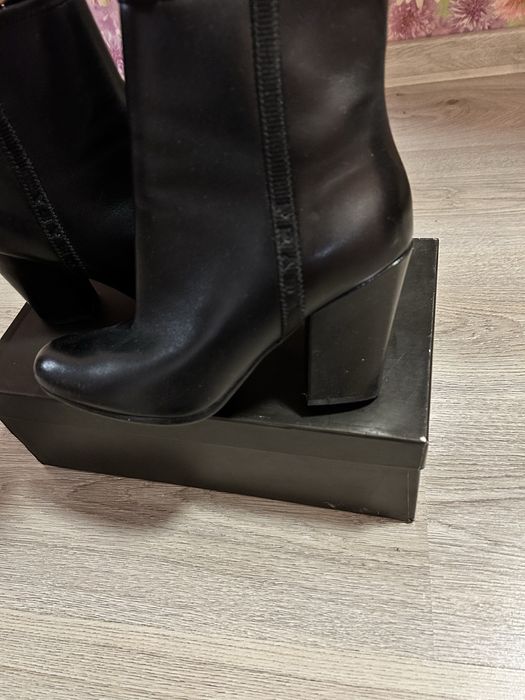 Бoти PRADA номер 36 и 1/2