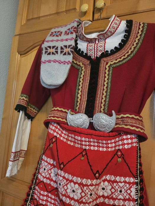 Детска носия за момиче 8 - 10 години