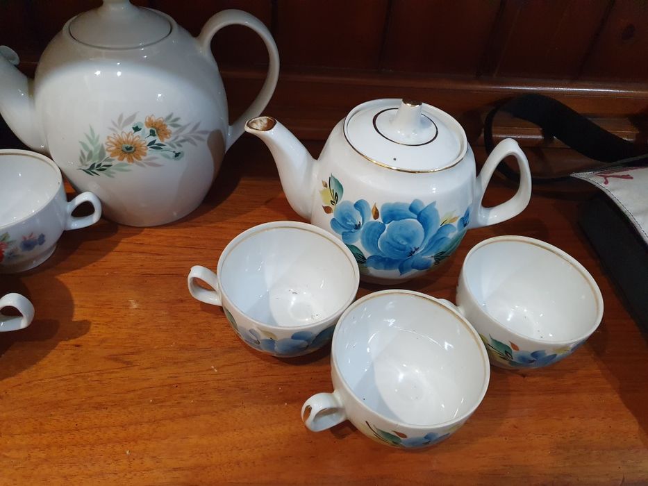 Чайники и чашки чайные