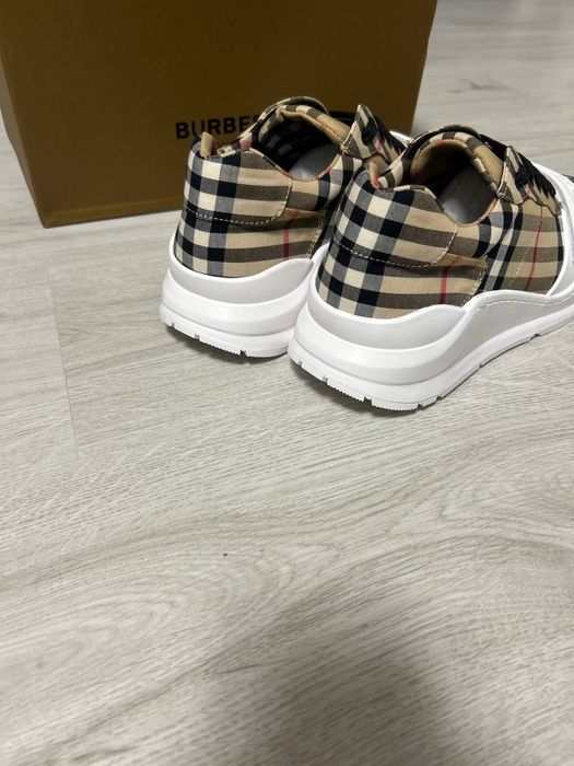 Adidași Burberry mărimea (43)