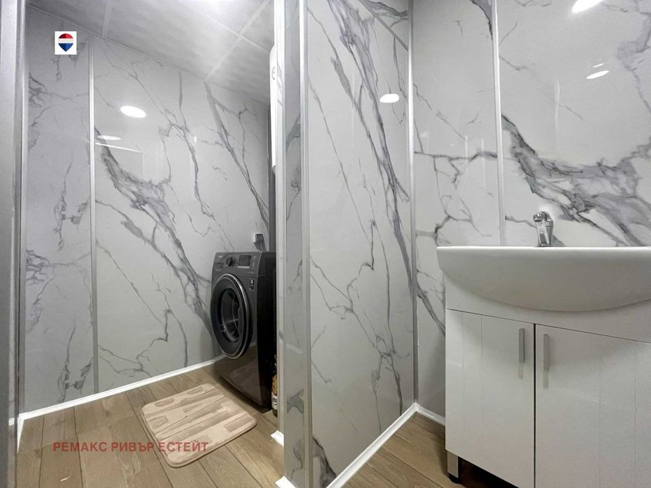 Продава се Тристаен апартамент в Русе, Родина 1 - 89 кв.м за 768 €/кв.м - Снимка #13
