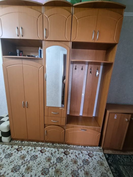 Продам мебель спальня коридор и дверь