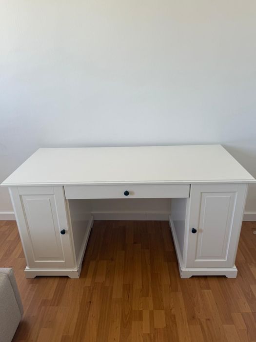Бюро HEMNES от Икеа