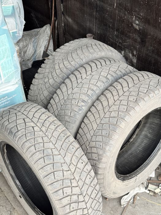 Продам комплект зимних шин.