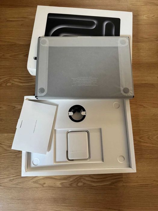 Apple Macbook pro 16 m4 2025