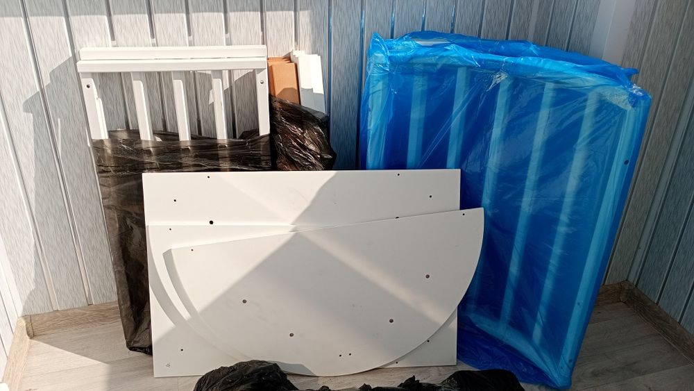 Кроватка детская с матрасом