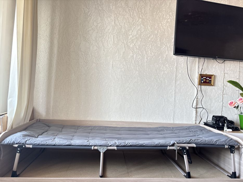 Подам раскладушку с матрасом