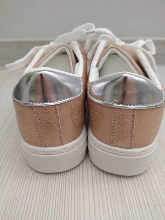 Нови дамски обувки