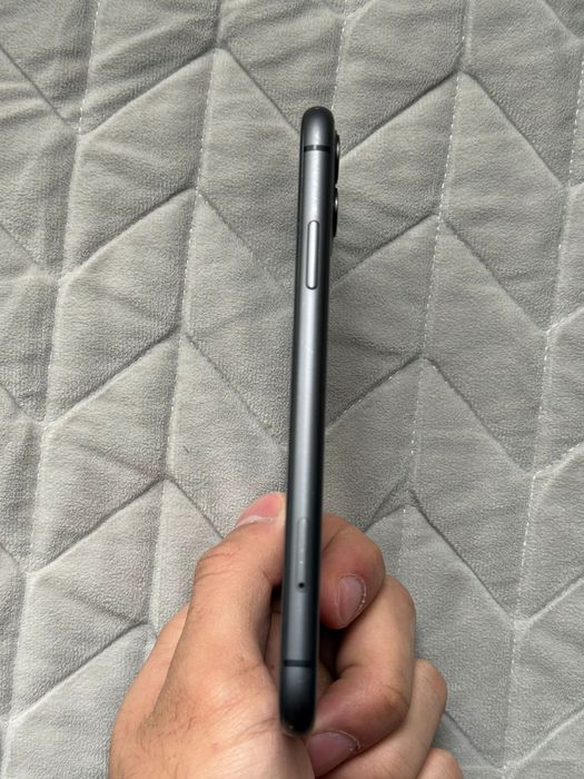 Продам Iphone 11