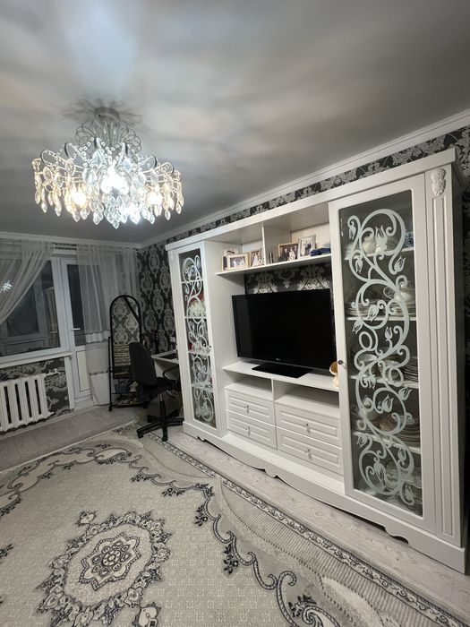 Классическая стенка в белом цвете.(Телевизор — в подарок)