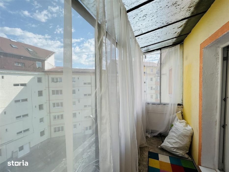 Apartament decomandat, 3 camere, 66 mp + 2 balcoane, 2 bai, zona buna