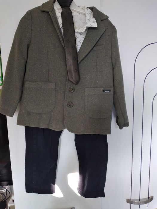 официален костюм за дете 104 размер, 4 год