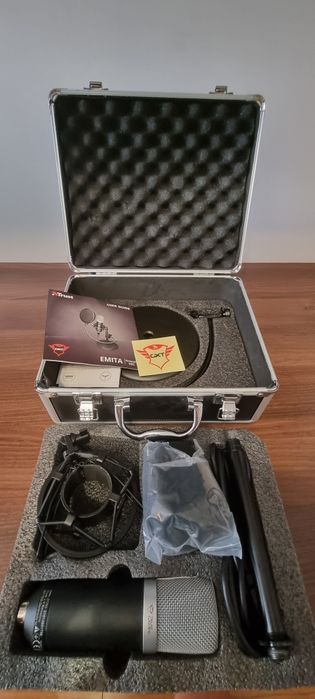 Microfon Trust Emita GXT252, pentru Streaming, Podcast, Youtube, cardi