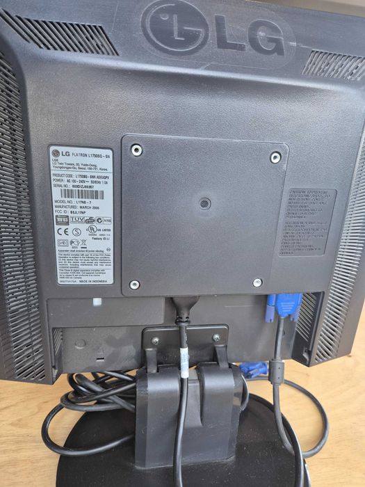 Монитор LG Flatron L1751SQ 17"