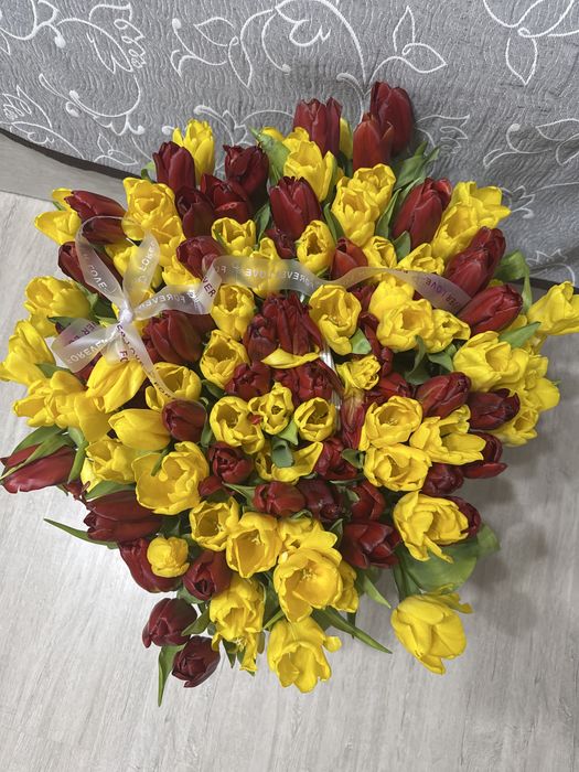 Цветы в корзине, тюльпаны 101 шт
