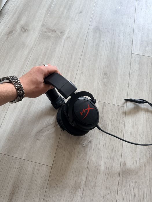 Продам игровые наушники HyperX