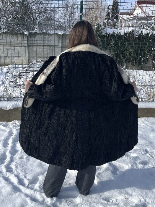 Blana naturala de Astrahan Swakara cu guler de vizon imperial