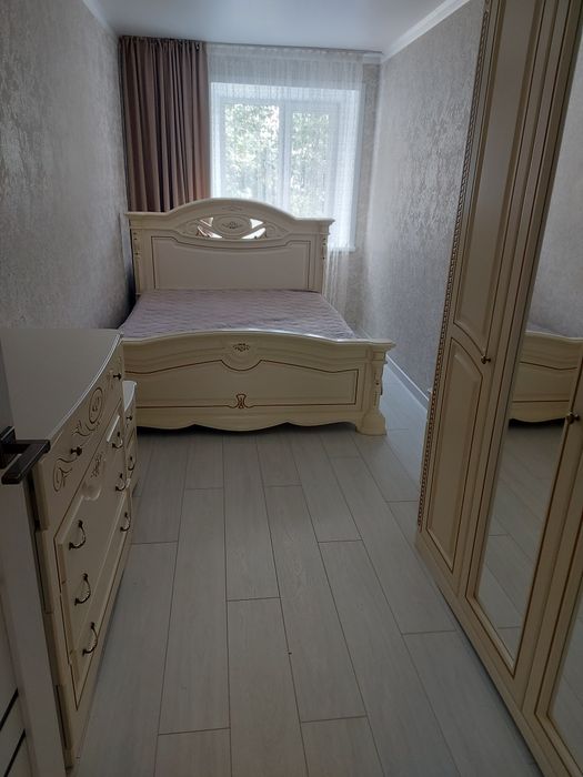 Продам спальный гарнитур