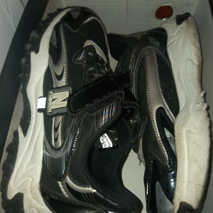 Продам кроссовки