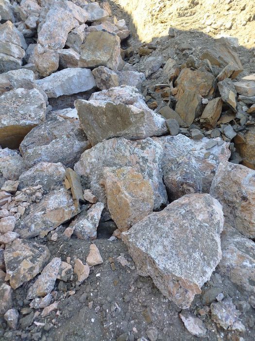 Шпат. Тош. сотилади