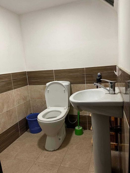 Айбека ул.пересечение Нукусская рядом Б/Ц "Авалон","Шох"мед. центр