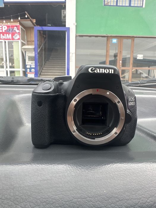 canon  EOS 600 d ef-s 18-55 IS II Kit