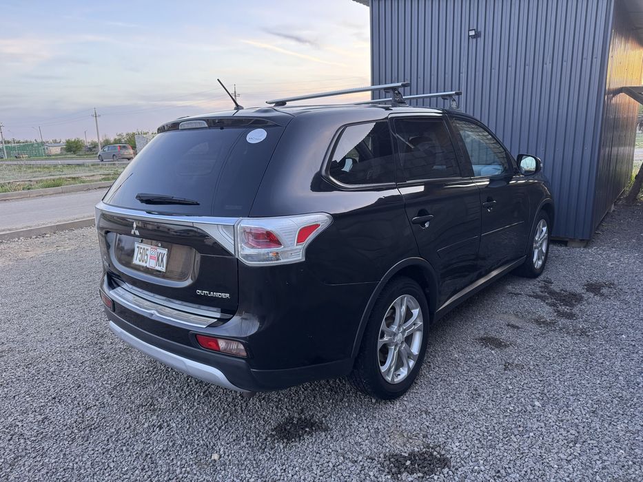 Mitsubishi Outlander 2015год