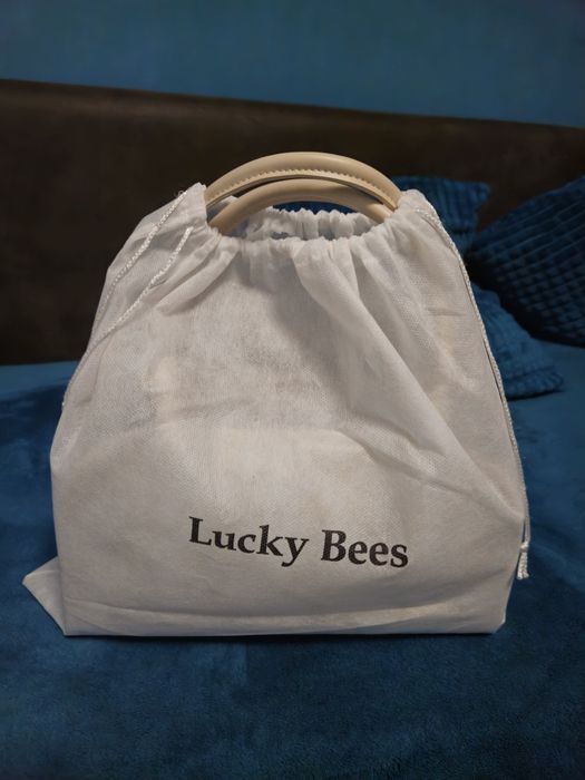 Нова чанта-бежова