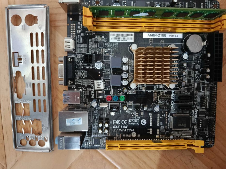 Платы DDR3 есть 3 штуки